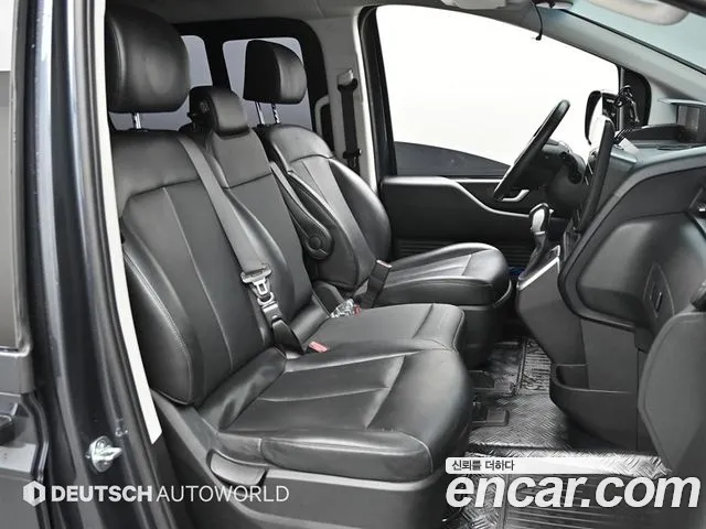 Hyundai Staria 2023 thumb 10
