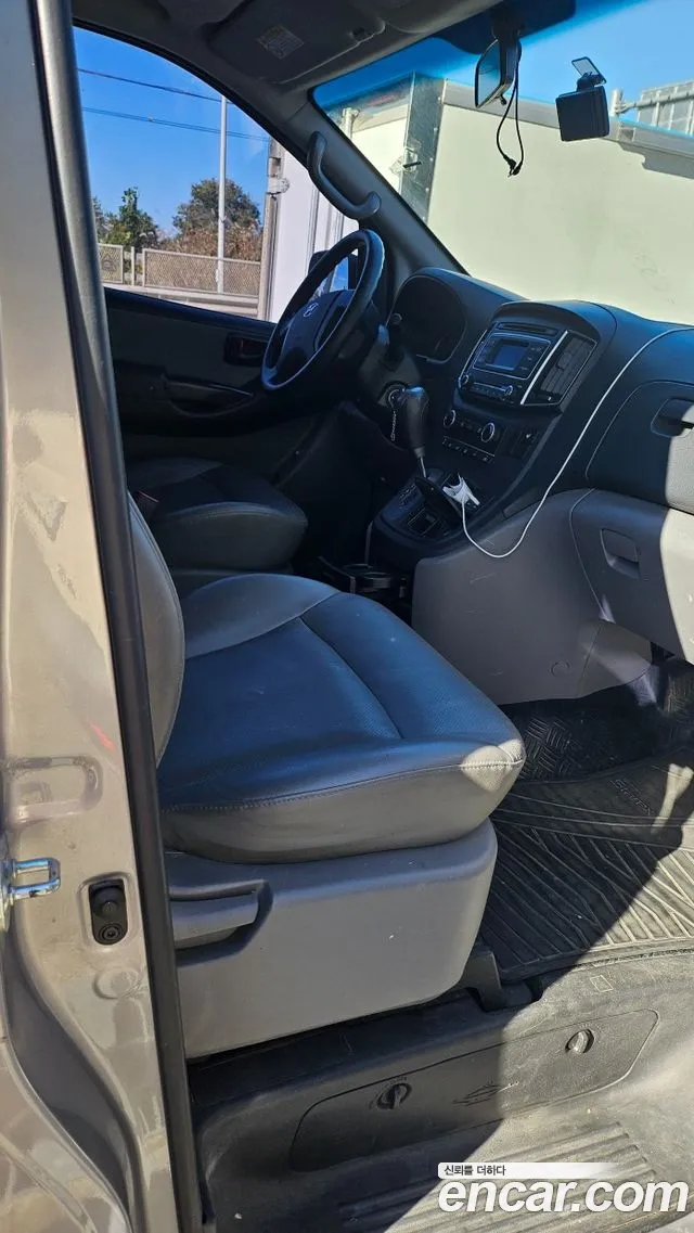 Hyundai Starex 2017 thumb 10