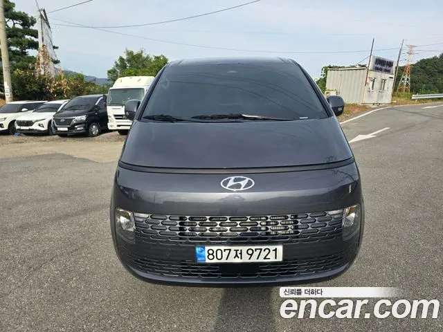 Hyundai Staria 2023 thumb 2
