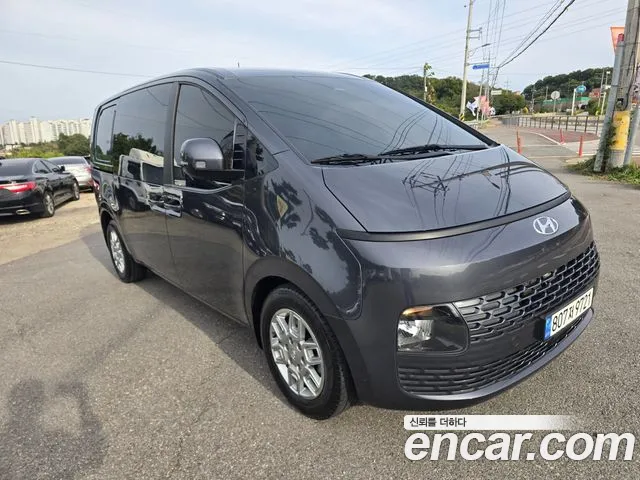 Hyundai Staria 2023 thumb 3