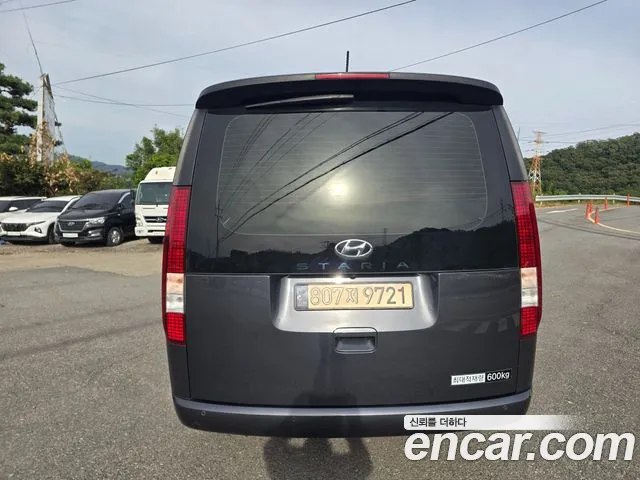 Hyundai Staria 2023 thumb 5