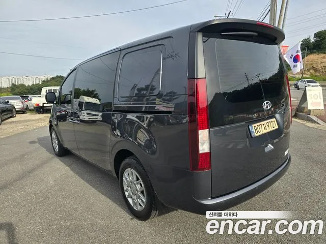 Hyundai Staria 2023 thumb 6