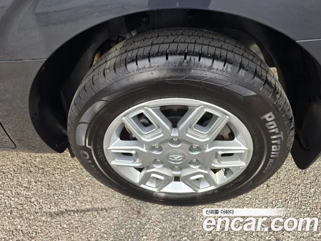 Hyundai Staria 2023 thumb 8