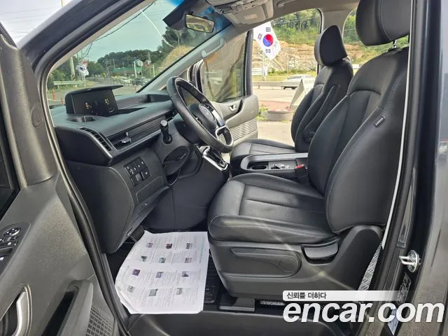 Hyundai Staria 2023 thumb 9