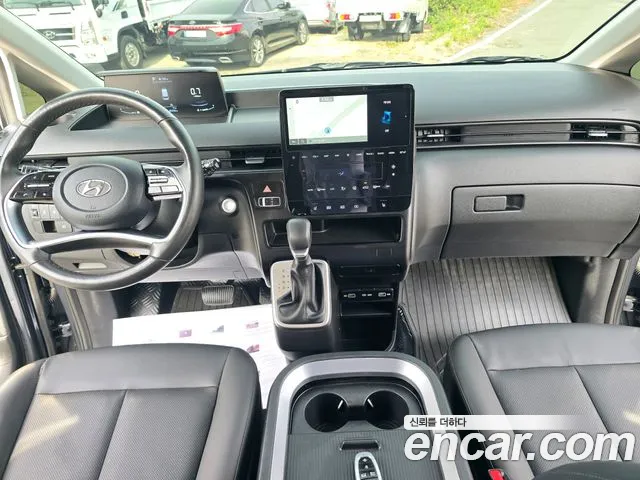 Hyundai Staria 2023 thumb 10