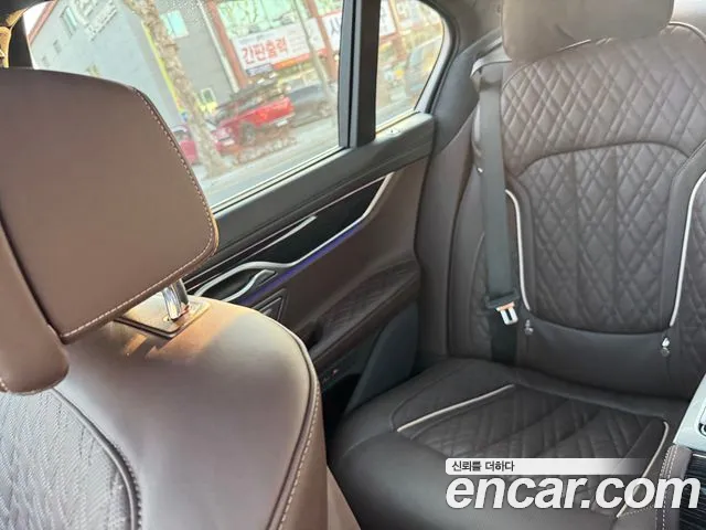 BMW 7-Series 2021 thumb 4