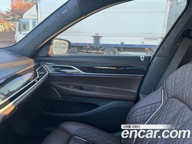 BMW 7-Series 2021 thumb 9