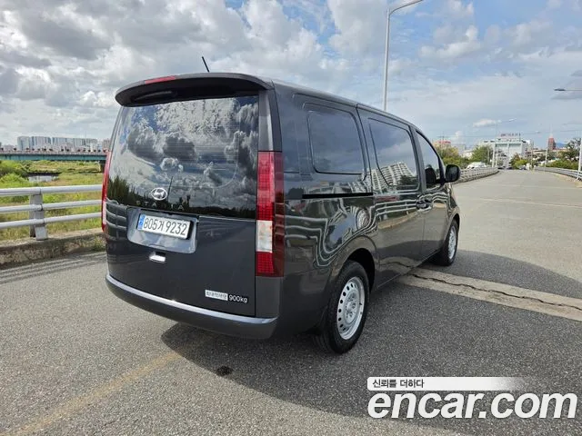 Hyundai Staria 2023 thumb 2