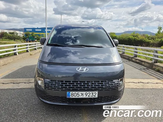 Hyundai Staria 2023 thumb 3