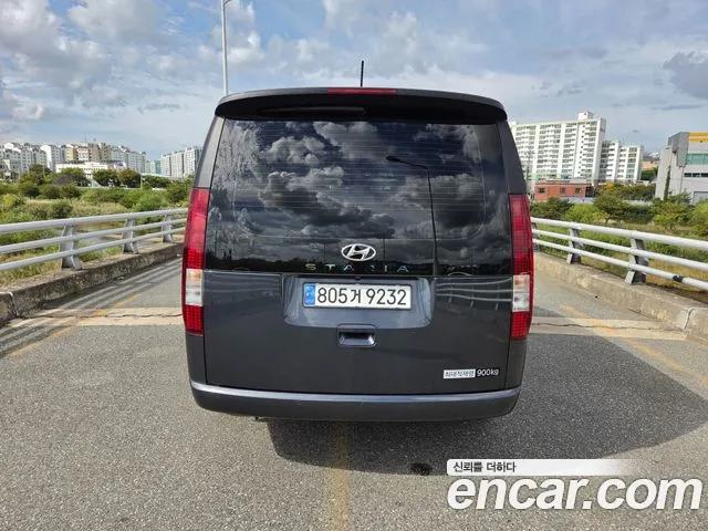 Hyundai Staria 2023 thumb 4