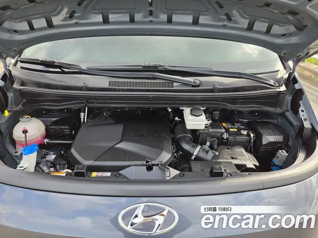 Hyundai Staria 2023 thumb 5
