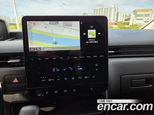 Hyundai Staria 2023 thumb 8