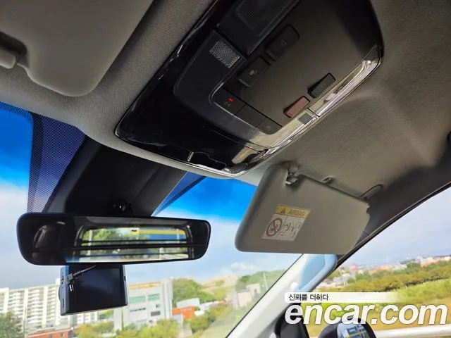 Hyundai Staria 2023 thumb 10