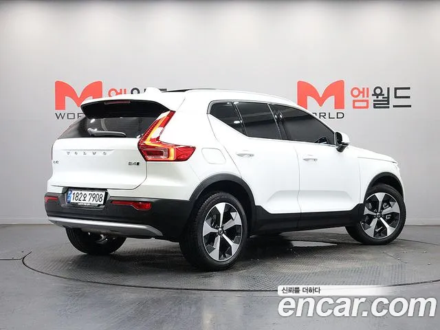 Volvo XC40 2024 thumb 2
