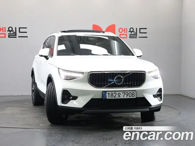 Volvo XC40 2024 thumb 3