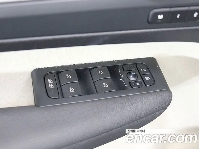 Volvo XC40 2024 thumb 5