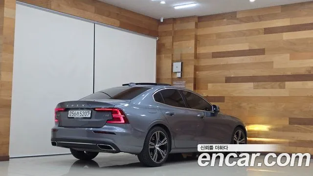 Volvo S60 2019 thumb 2