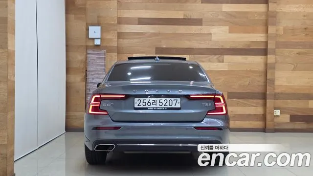 Volvo S60 2019 thumb 4