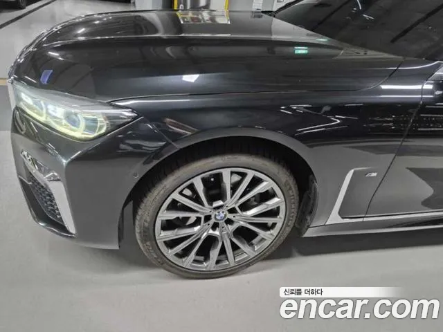 BMW 7-Series 2019 thumb 2