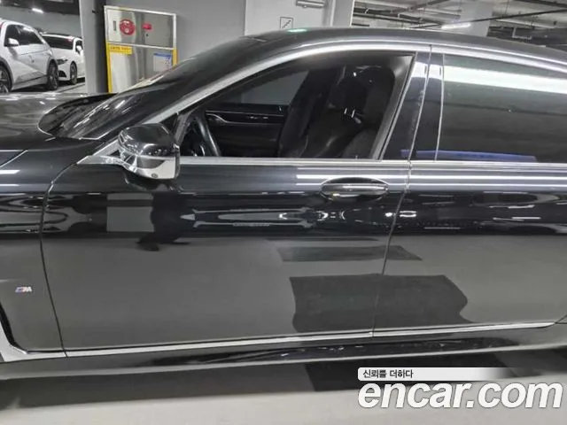 BMW 7-Series 2019 thumb 3