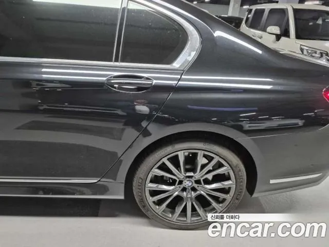 BMW 7-Series 2019 thumb 5
