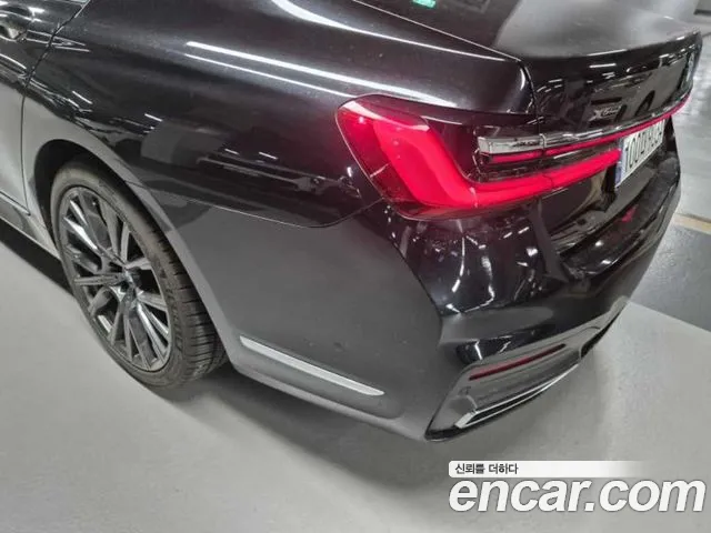 BMW 7-Series 2019 thumb 6