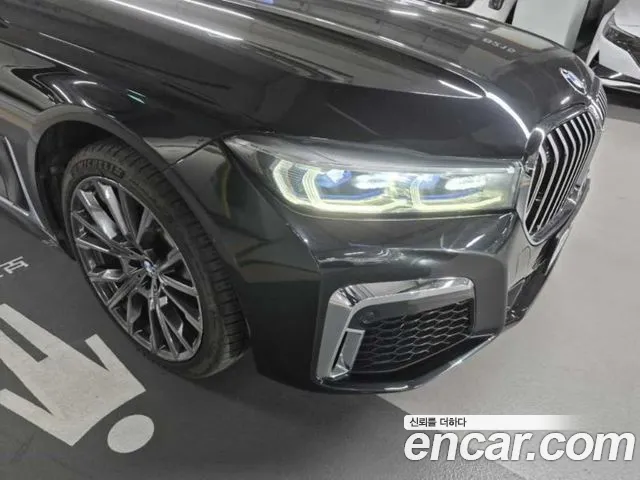 BMW 7-Series 2019 thumb 9