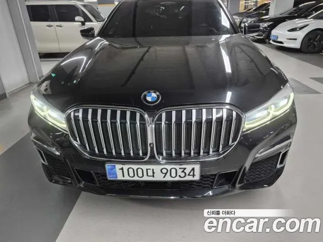BMW 7-Series 2019 thumb 12