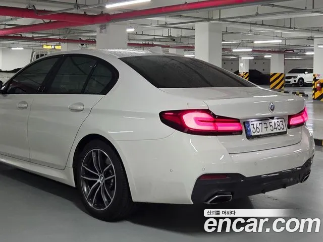 BMW 5-Series 2022 thumb 2