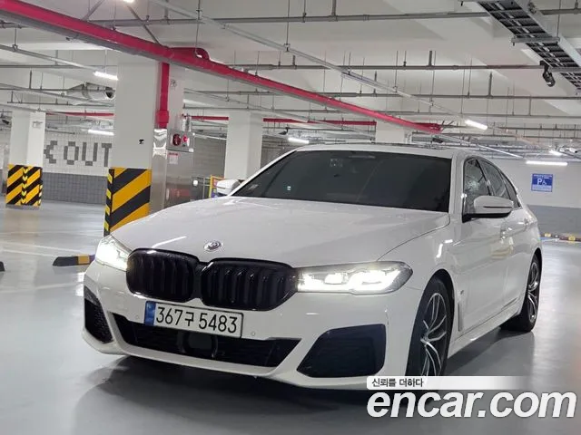 BMW 5-Series 2022 thumb 3