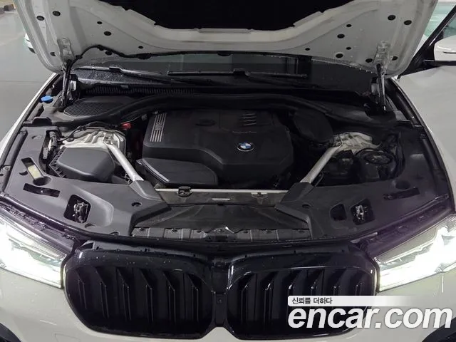 BMW 5-Series 2022 thumb 6