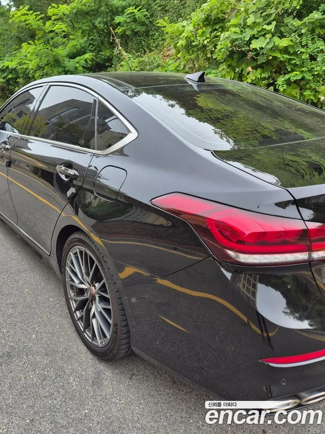 Genesis G80 2019 thumb 2
