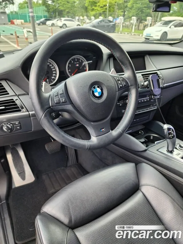 BMW X6M 2010 thumb 10