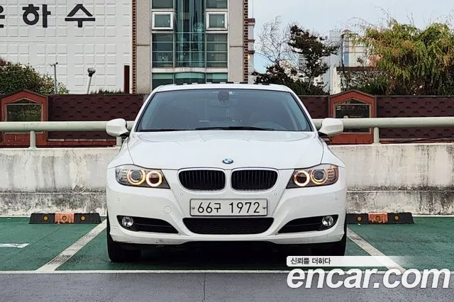 BMW 3-Series 2010 thumb 3
