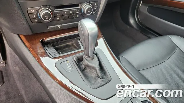 BMW 3-Series 2010 thumb 8