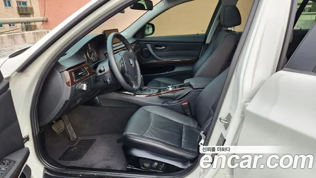 BMW 3-Series 2010 thumb 9