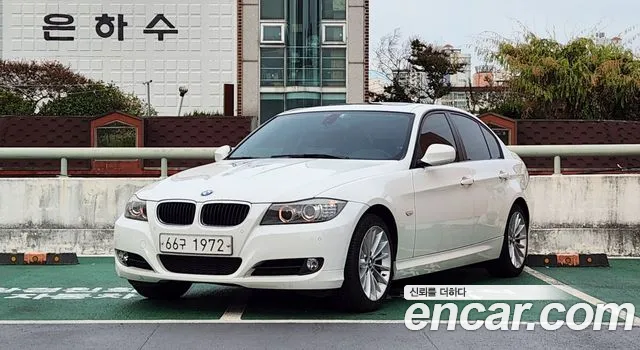 BMW 3-Series 2010 thumb 12