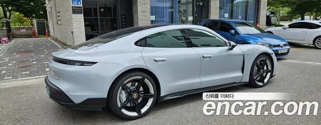 Porsche Taycan 2021 thumb 4