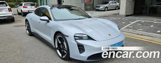 Porsche Taycan 2021 thumb 6