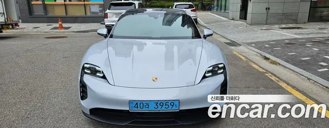 Porsche Taycan 2021 thumb 11