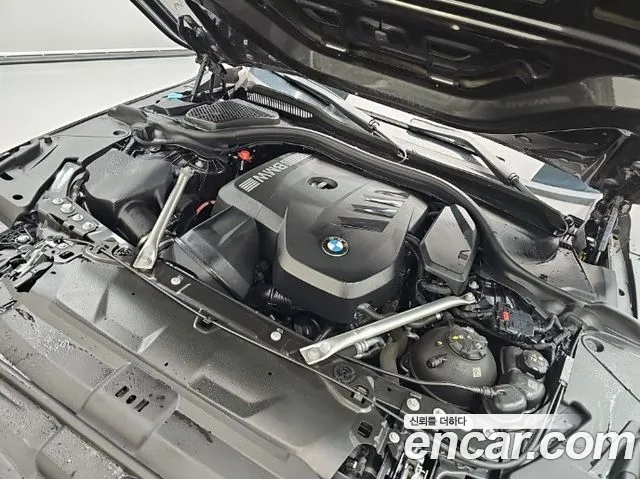 BMW 5-Series 2024 thumb 5