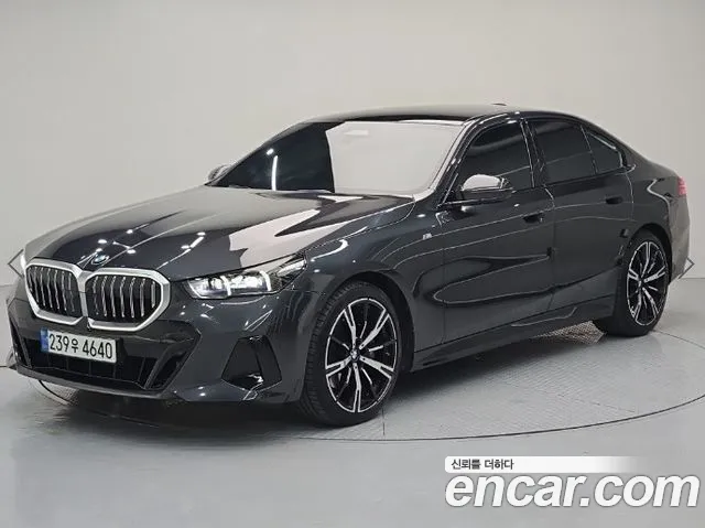 BMW 5-Series 2024 thumb 12