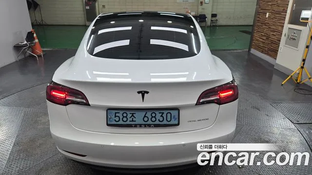 Tesla Model 3 2022 thumb 2