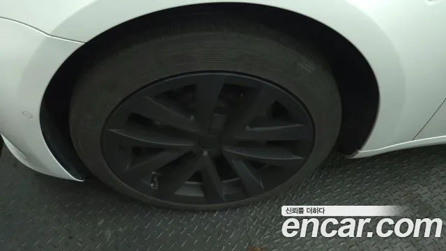 Tesla Model 3 2022 thumb 8