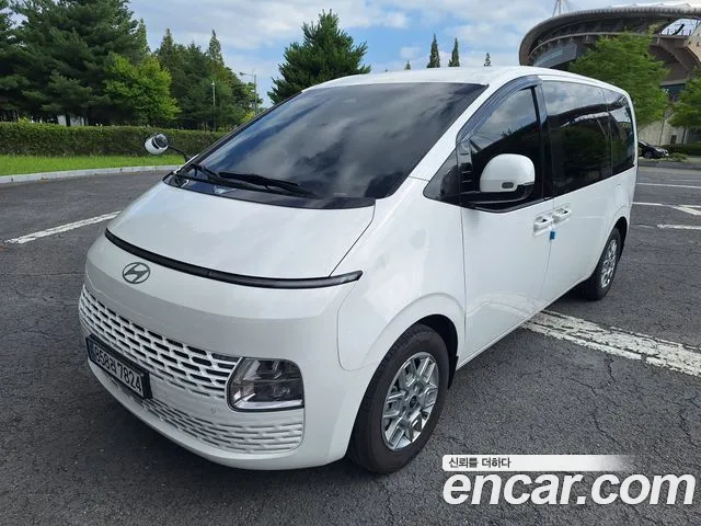 Hyundai Staria 2025 thumb 2