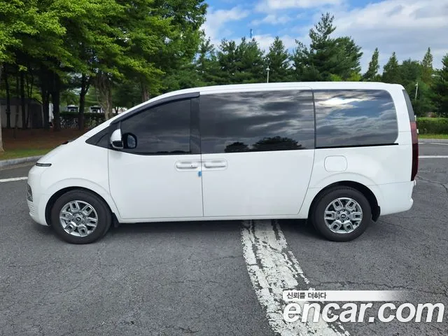Hyundai Staria 2025 thumb 3