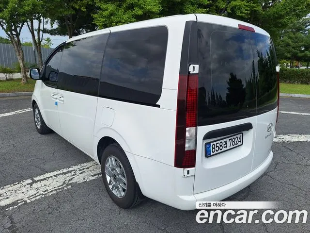 Hyundai Staria 2025 thumb 4