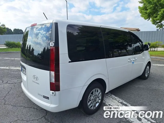 Hyundai Staria 2025 thumb 6