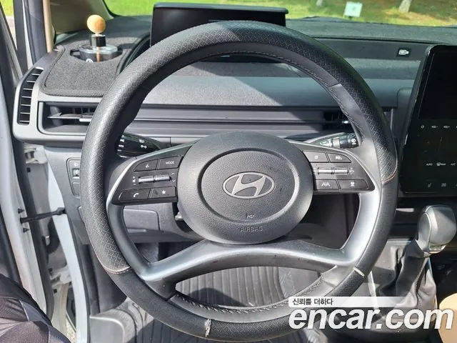 Hyundai Staria 2025 thumb 9