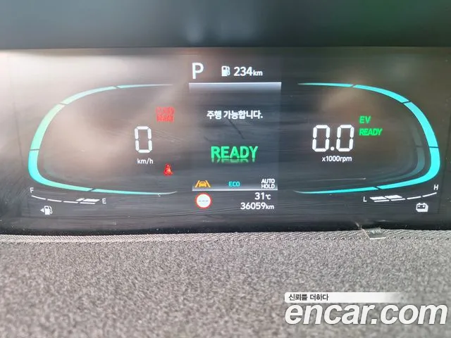 Hyundai Staria 2025 thumb 10